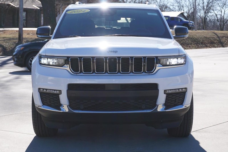 Jeep Grand Cherokee L Vehicle Full-screen Gallery Image 08