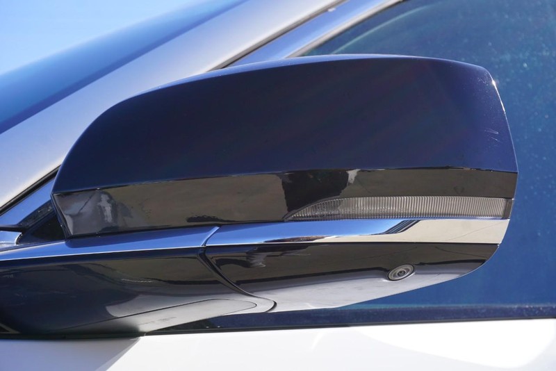 Jeep Grand Cherokee L Vehicle Full-screen Gallery Image 12