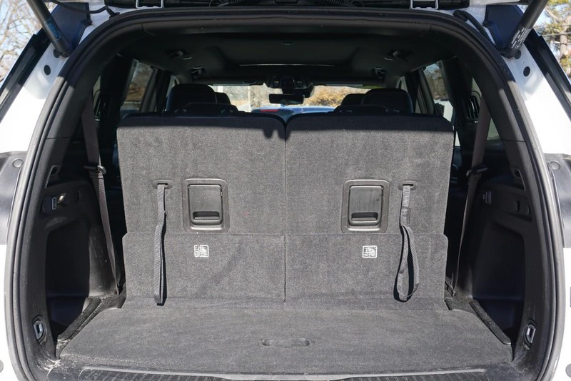 Jeep Grand Cherokee L Vehicle Full-screen Gallery Image 20