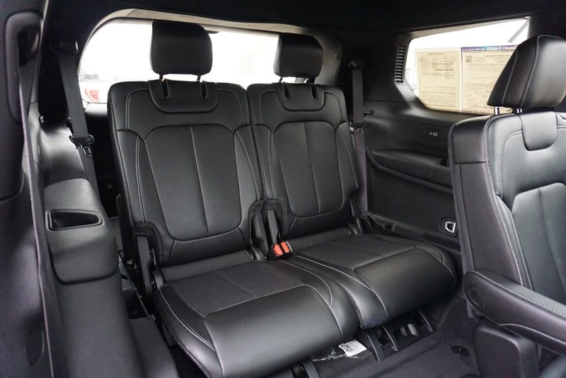 Jeep Grand Cherokee L Vehicle Full-screen Gallery Image 30