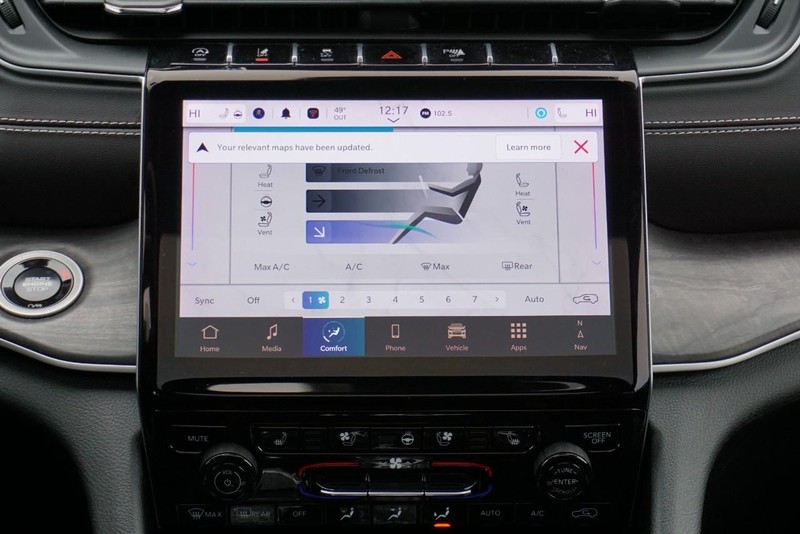 Jeep Grand Cherokee L Vehicle Full-screen Gallery Image 36