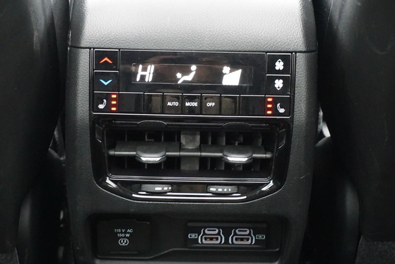 Jeep Grand Cherokee L Vehicle Full-screen Gallery Image 39