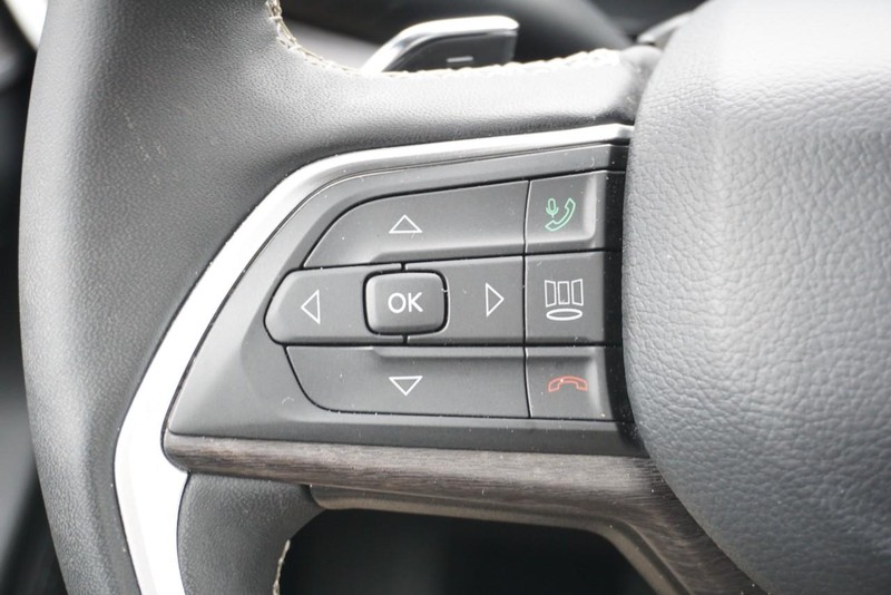 Jeep Grand Cherokee L Vehicle Full-screen Gallery Image 42