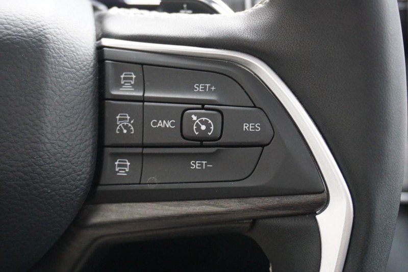 Jeep Grand Cherokee L Vehicle Full-screen Gallery Image 43