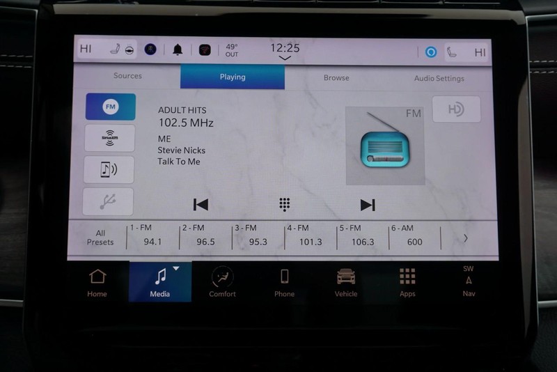 Jeep Grand Cherokee L Vehicle Full-screen Gallery Image 53