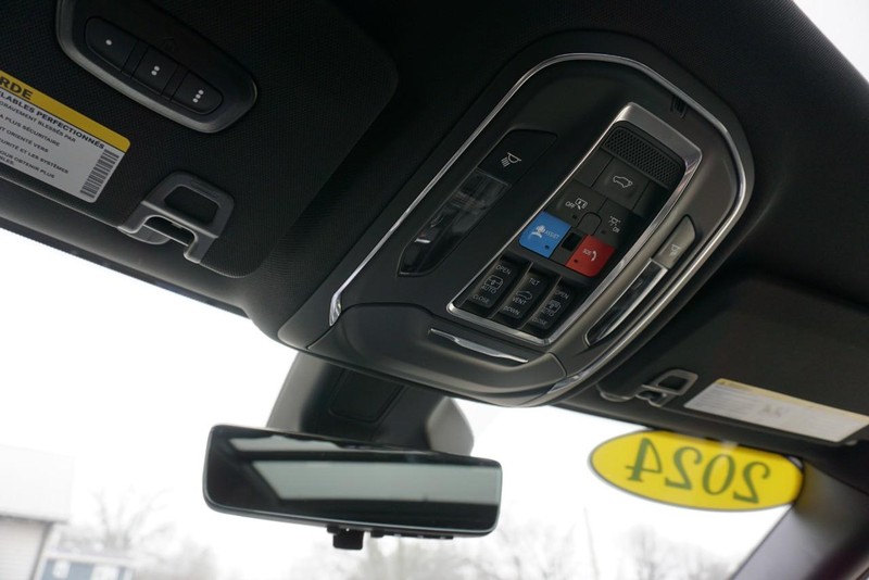 Jeep Grand Cherokee L Vehicle Full-screen Gallery Image 55