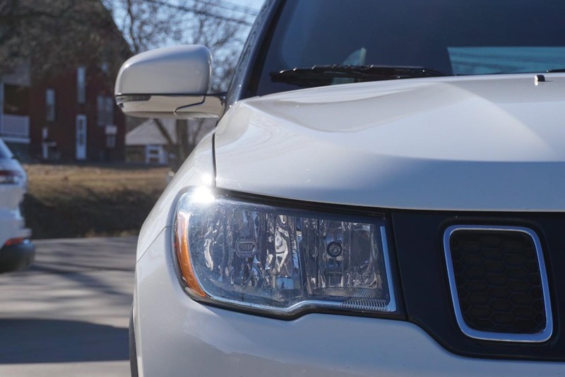 Jeep Compass Vehicle Full-screen Gallery Image 09