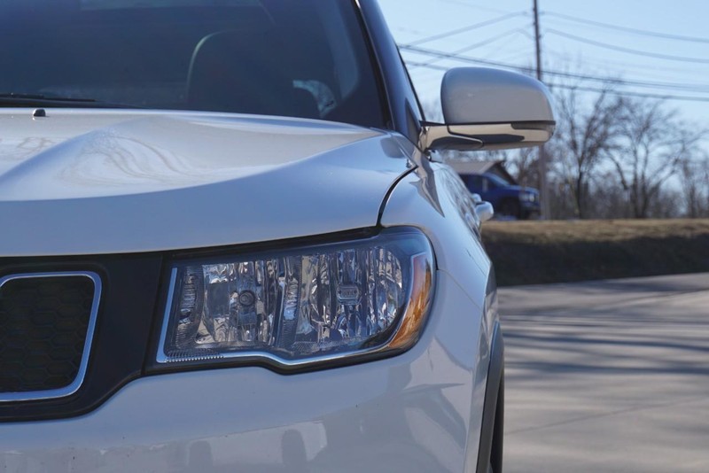 Jeep Compass Vehicle Full-screen Gallery Image 10