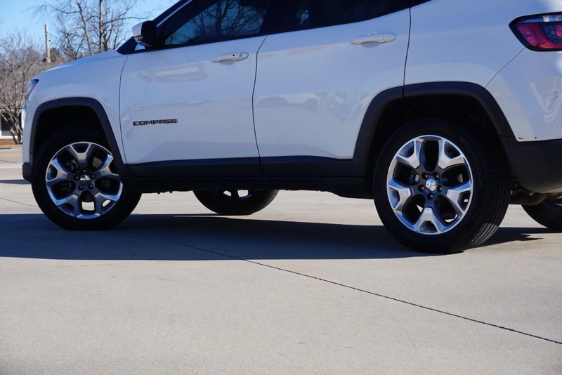 Jeep Compass Vehicle Full-screen Gallery Image 13