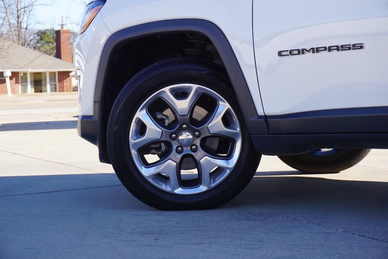 Jeep Compass Vehicle Full-screen Gallery Image 14