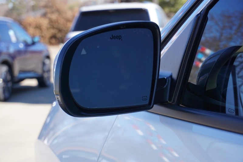 Jeep Compass Vehicle Full-screen Gallery Image 15