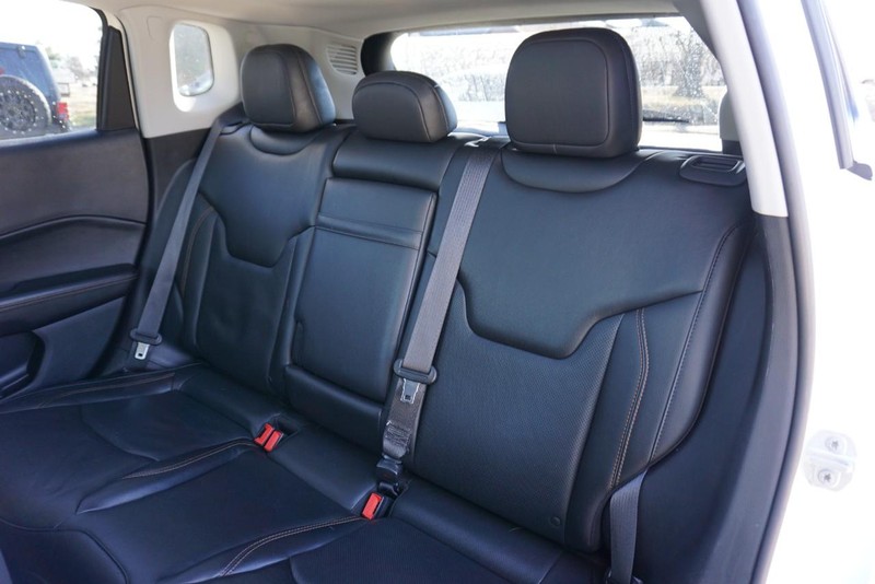 Jeep Compass Vehicle Full-screen Gallery Image 25