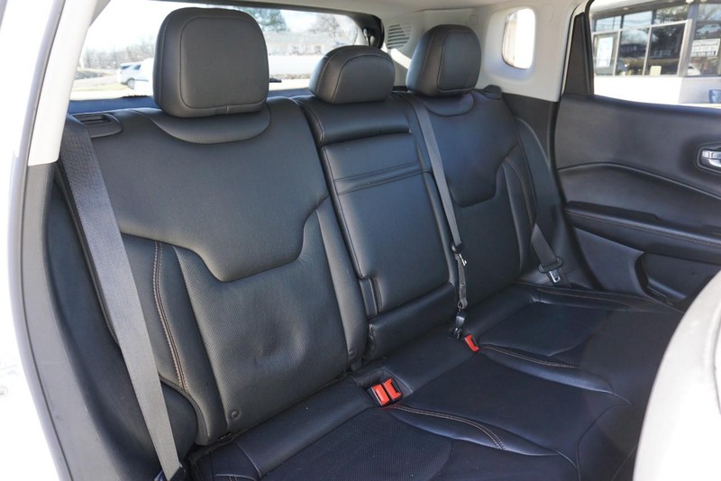 Jeep Compass Vehicle Full-screen Gallery Image 27