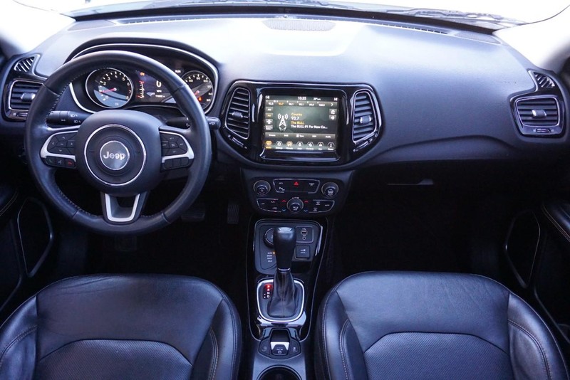 Jeep Compass Vehicle Full-screen Gallery Image 30