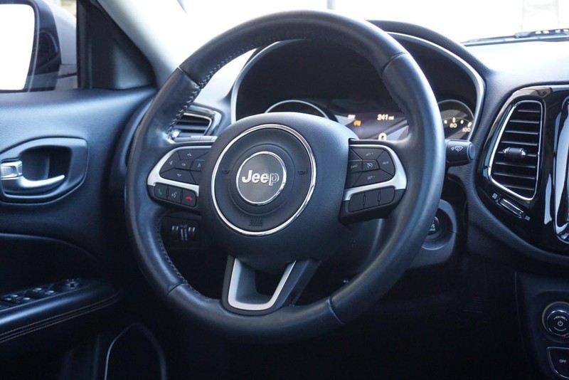 Jeep Compass Vehicle Full-screen Gallery Image 31