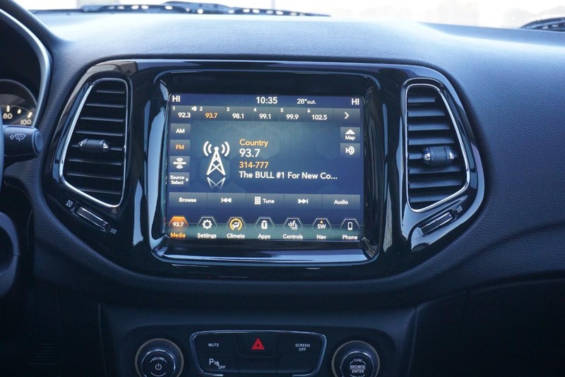 Jeep Compass Vehicle Full-screen Gallery Image 32