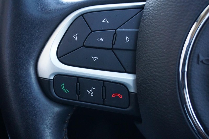 Jeep Compass Vehicle Full-screen Gallery Image 36