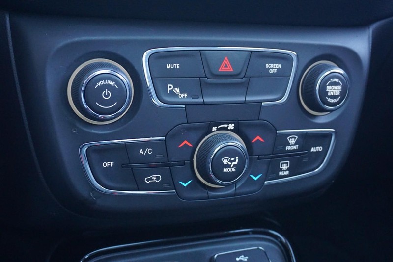 Jeep Compass Vehicle Full-screen Gallery Image 40