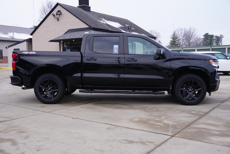 Chevrolet Silverado 1500 Vehicle Full-screen Gallery Image 02
