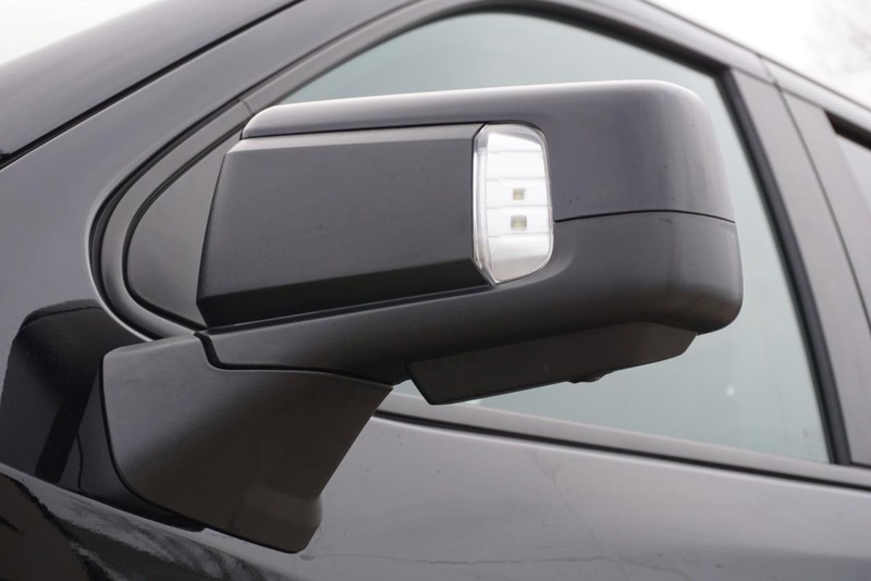 Chevrolet Silverado 1500 Vehicle Full-screen Gallery Image 12