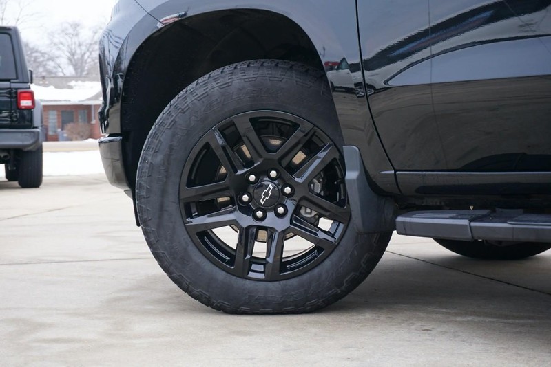 Chevrolet Silverado 1500 Vehicle Full-screen Gallery Image 15