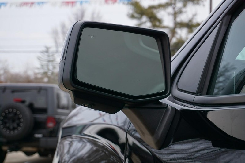 Chevrolet Silverado 1500 Vehicle Full-screen Gallery Image 16