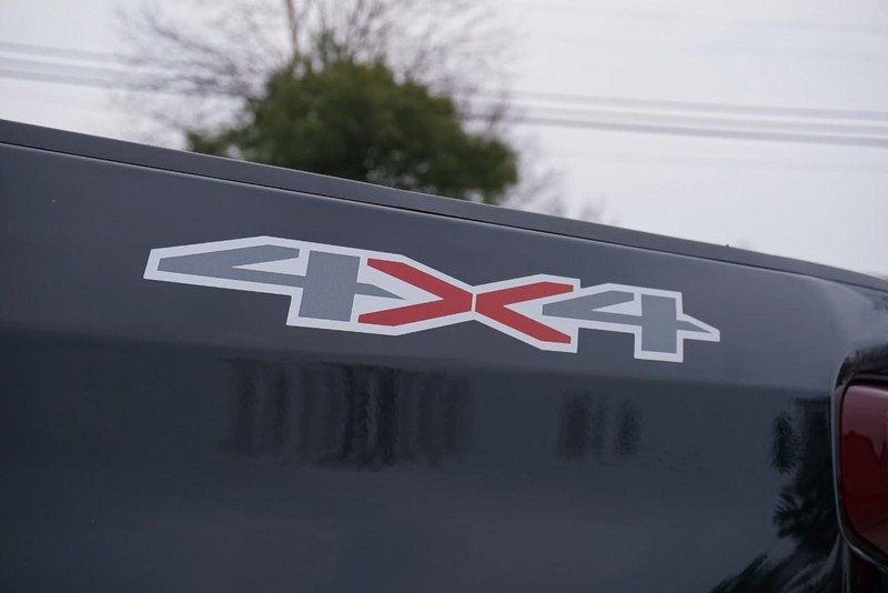 Chevrolet Silverado 1500 Vehicle Full-screen Gallery Image 17