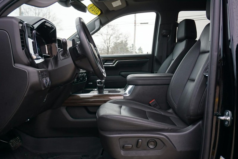 Chevrolet Silverado 1500 Vehicle Full-screen Gallery Image 23