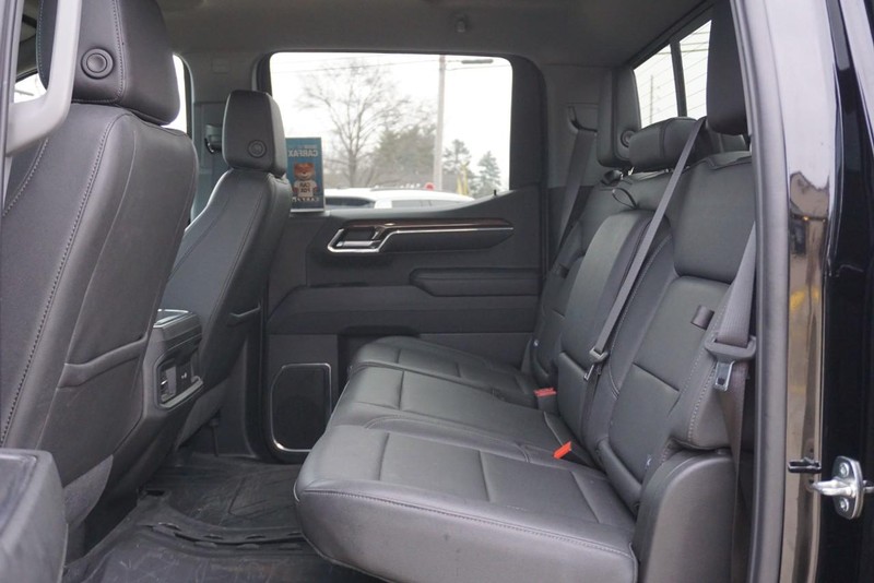 Chevrolet Silverado 1500 Vehicle Full-screen Gallery Image 26