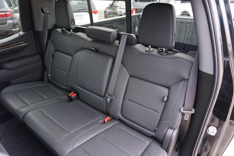 Chevrolet Silverado 1500 Vehicle Full-screen Gallery Image 27