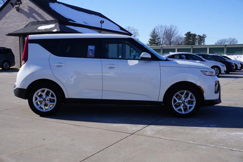 Kia Soul Vehicle Full-screen Gallery Image 02