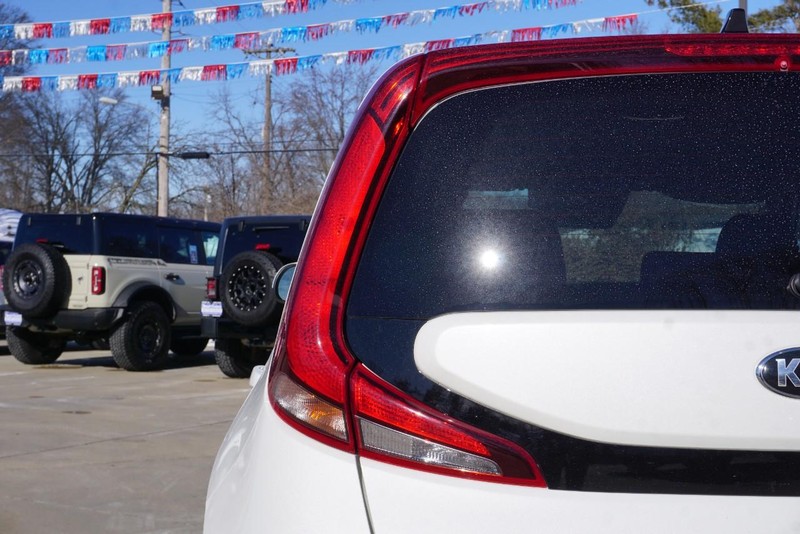 Kia Soul Vehicle Full-screen Gallery Image 16