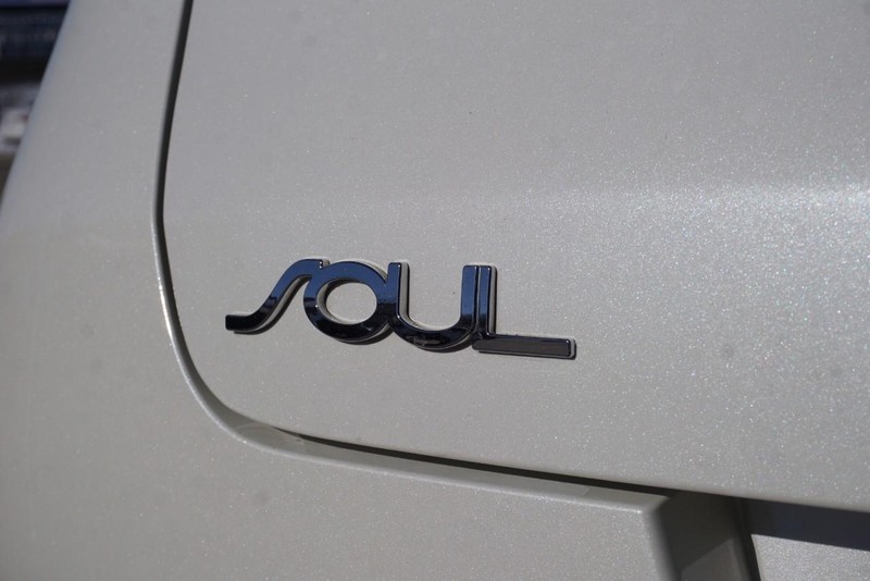 Kia Soul Vehicle Full-screen Gallery Image 18