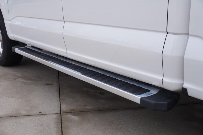 Ford F-150 Vehicle Full-screen Gallery Image 17