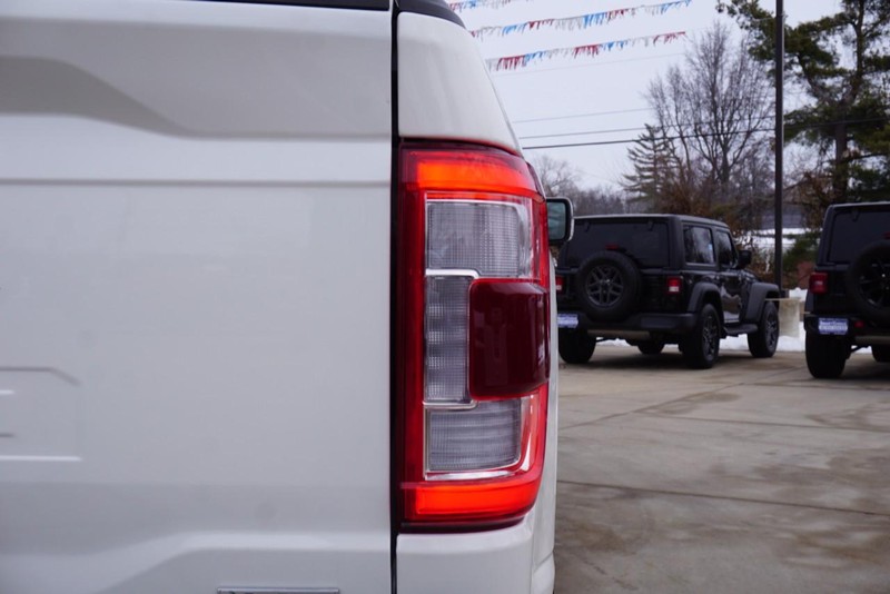 Ford F-150 Vehicle Full-screen Gallery Image 22