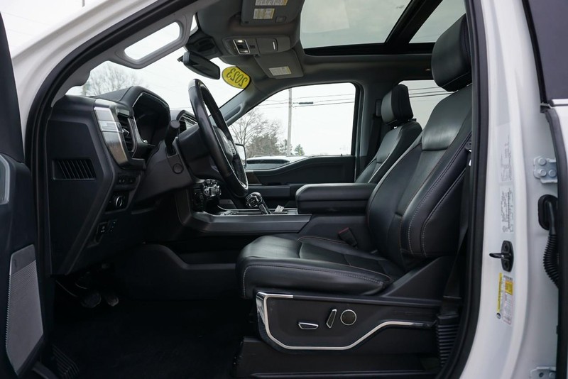 Ford F-150 Vehicle Full-screen Gallery Image 26