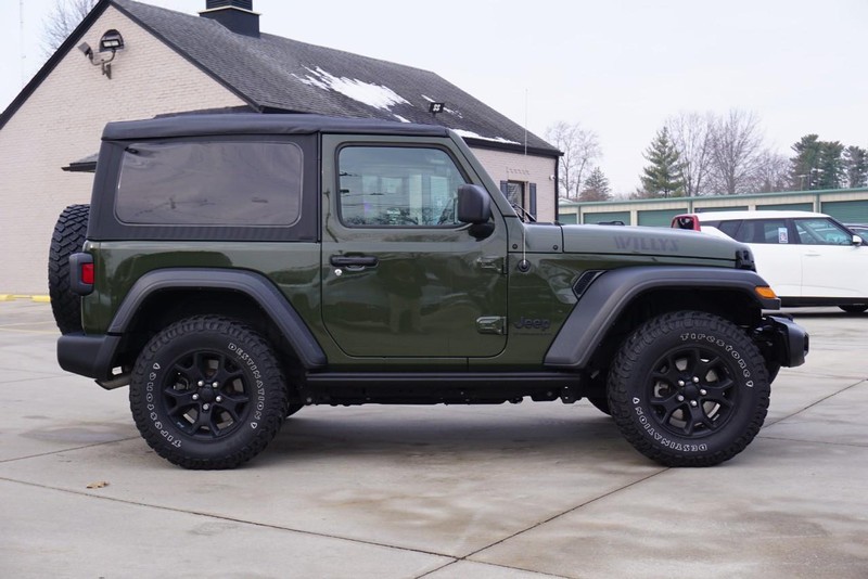 Jeep Wrangler Vehicle Full-screen Gallery Image 02