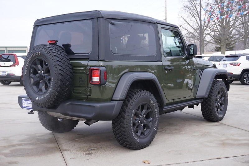 Jeep Wrangler Vehicle Full-screen Gallery Image 03