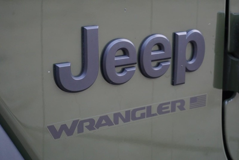 Jeep Wrangler Vehicle Full-screen Gallery Image 13