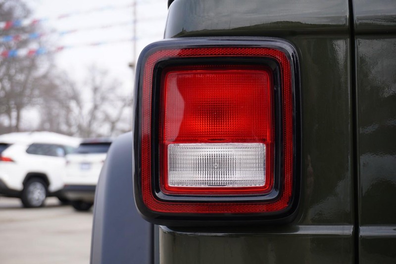 Jeep Wrangler Vehicle Full-screen Gallery Image 20