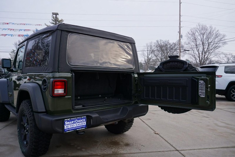 Jeep Wrangler Vehicle Full-screen Gallery Image 23