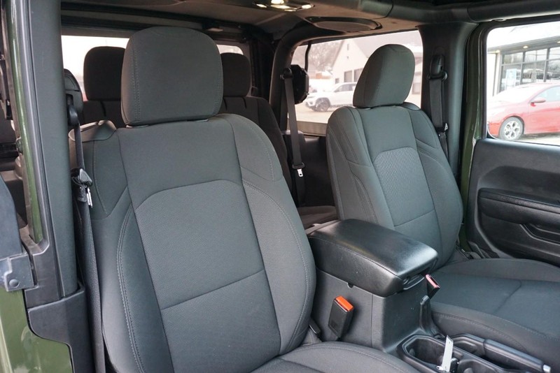 Jeep Wrangler Vehicle Full-screen Gallery Image 28