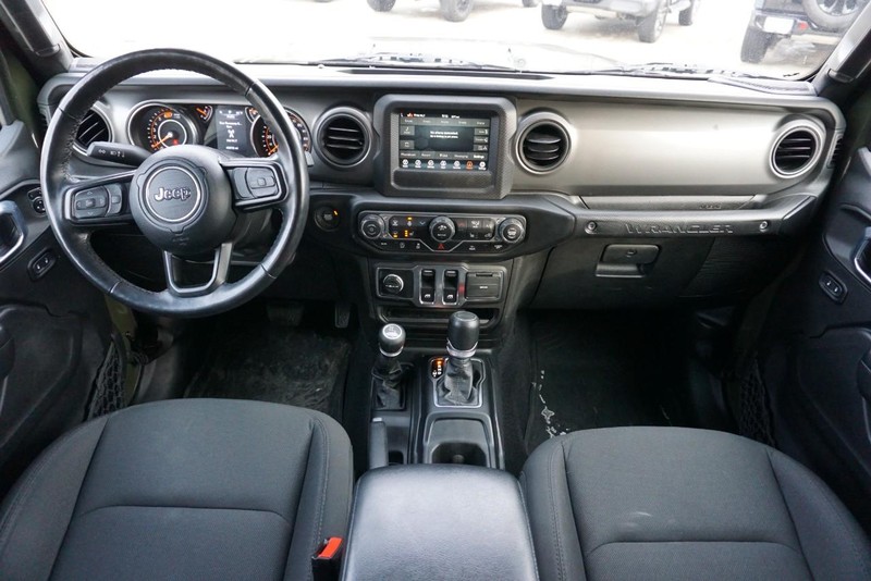 Jeep Wrangler Vehicle Full-screen Gallery Image 30