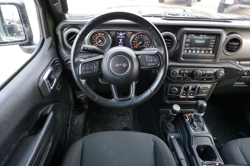 Jeep Wrangler Vehicle Full-screen Gallery Image 34