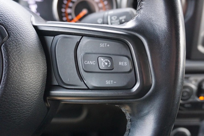 Jeep Wrangler Vehicle Full-screen Gallery Image 36