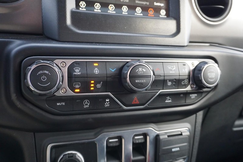 Jeep Wrangler Vehicle Full-screen Gallery Image 40