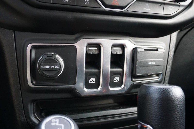 Jeep Wrangler Vehicle Full-screen Gallery Image 42