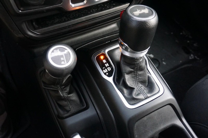 Jeep Wrangler Vehicle Full-screen Gallery Image 43