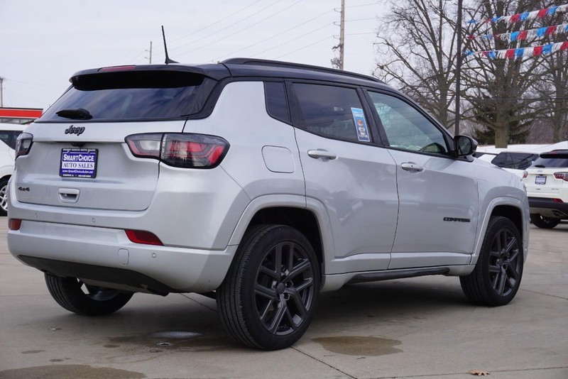 Jeep Compass Vehicle Full-screen Gallery Image 03