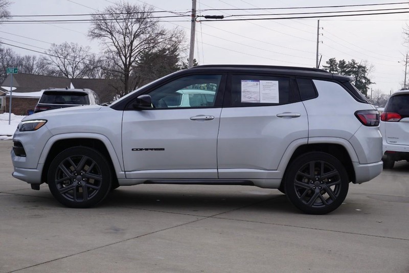 Jeep Compass Vehicle Full-screen Gallery Image 06